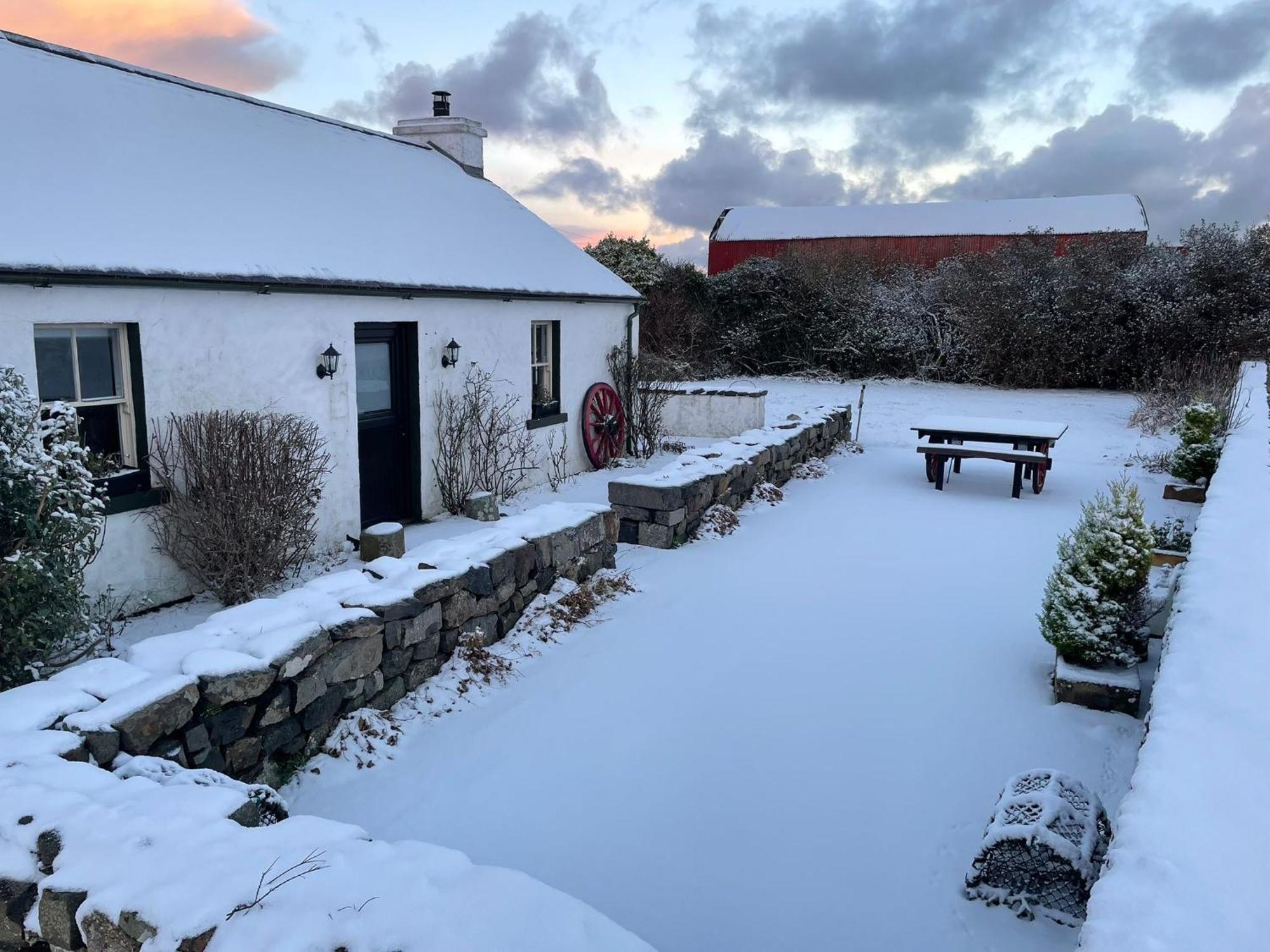 Dunnaglea Cottage, Баллинтой Экстерьер фото